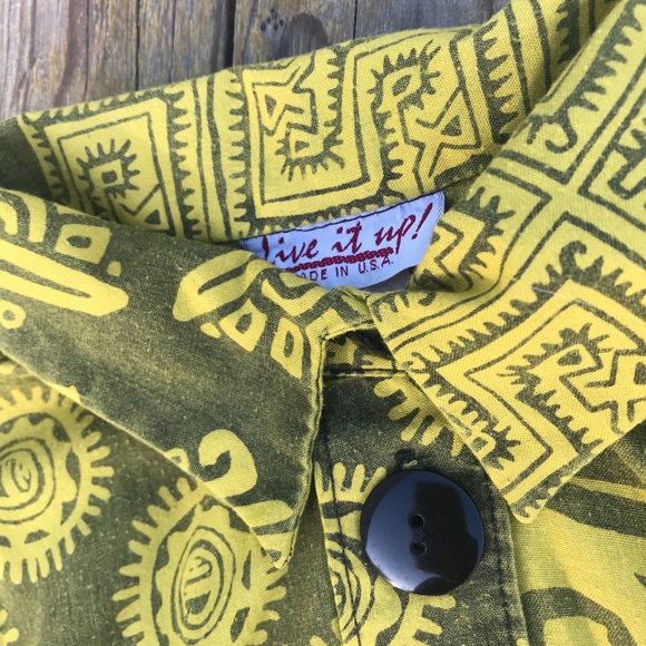 Live It Up Short Sleeve Button Up - Picture 2 of 4